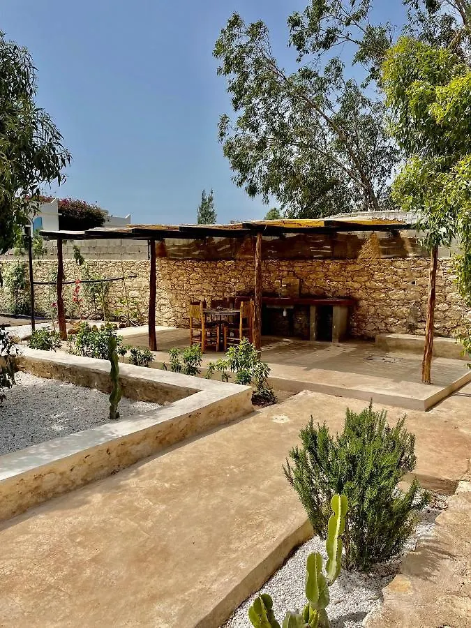 הוילה אסאוירה Wood Paradise וילה